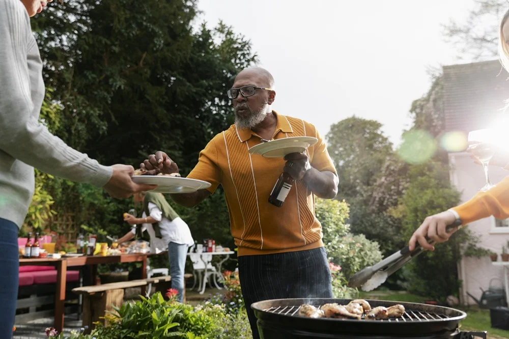 Por que os homens fazem churrasco e as mulheres cozinham?