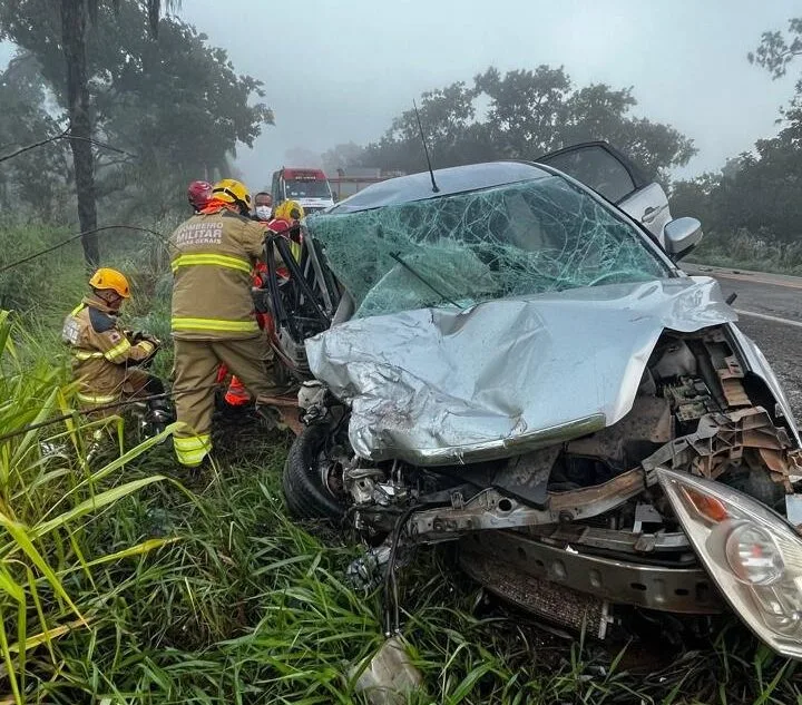 Mais um grave acidente na BR-040 em Curvelo deixa um morto e dois feridos Mais um grave acidente na BR-040 em Curvelo deixa um morto e dois feridos