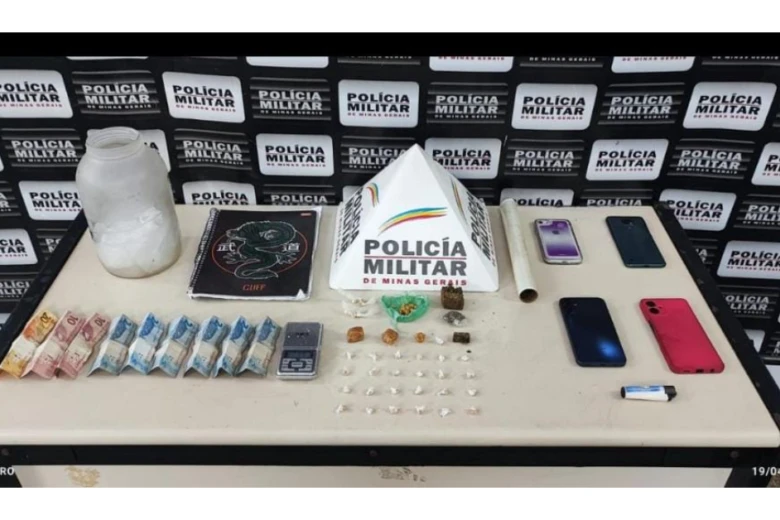 Quatro pessoas são presas por tráfico de drogas em João Monlevade Quatro pessoas são presas por tráfico de drogas em João Monlevade