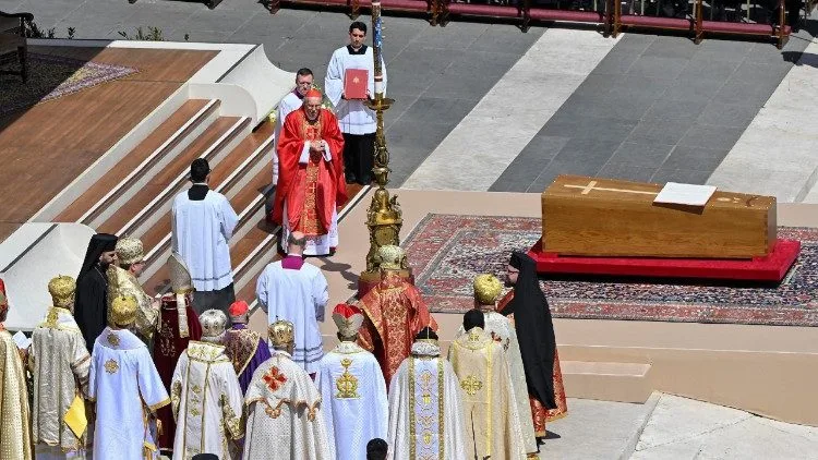 Corpo de papa Francisco é sepultado, em Roma Corpo de papa Francisco é sepultado, em Roma