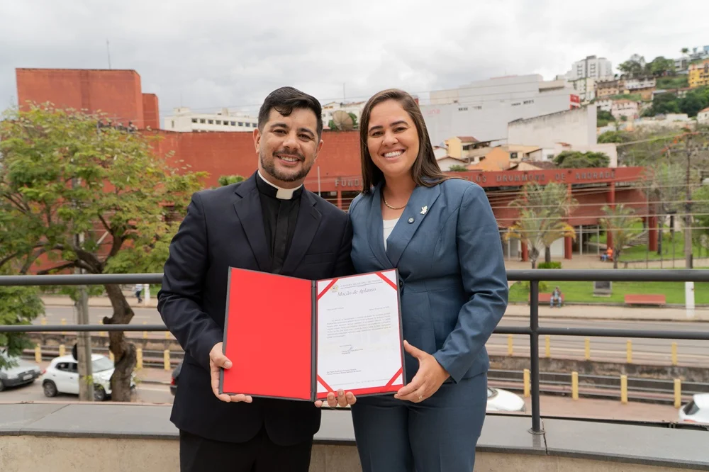 Padre Anderson Ferreira recebe moção de aplauso por atuação religiosa e social em Itabira