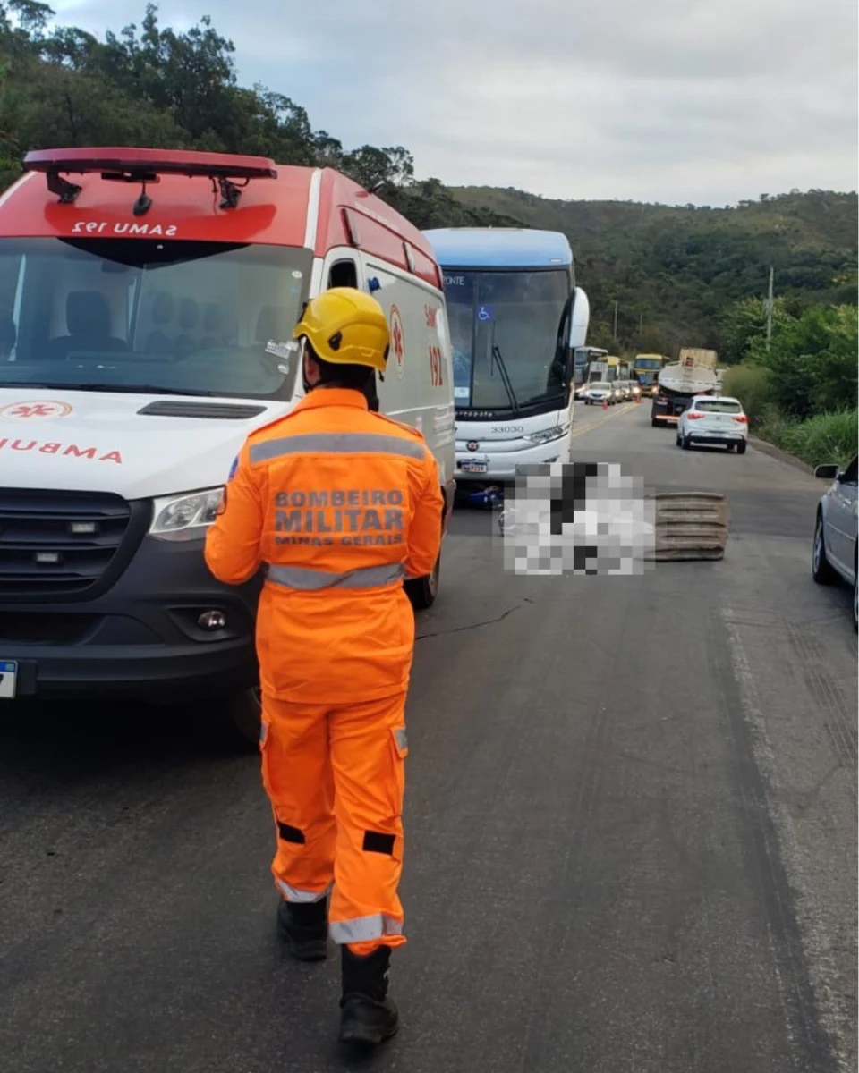 Motociclista morre em acidente com ônibus na BR-381, em Sabará