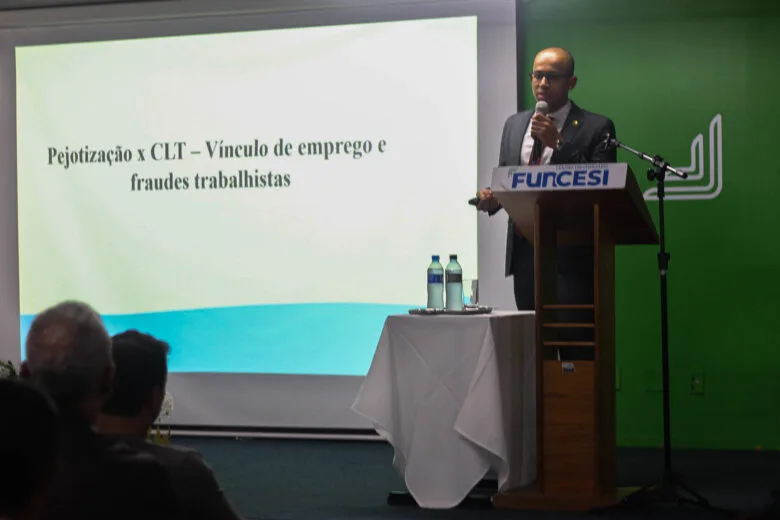 Semana do trabalhador: Guilherme Magno, juiz do TRT conduz palestra sobre pejotização e vínculos de emprego; confira Semana do trabalhador: Guilherme Magno, juiz do TRT conduz palestra sobre pejotização e vínculos de emprego; confira