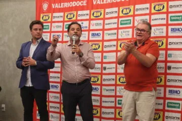 Prefeito Marco Antônio Lage anuncia iluminação do Estádio Israel Pinheiro, que pode estrear no jogo do dia 28 de maio