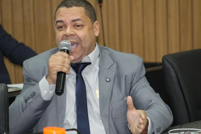 Câmara em pé de guerra: Luiz Carlos não apresenta provas de denúncias e volta a fazer acusação contra vereadores