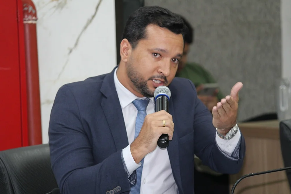 Câmara em pé de guerra: Luiz Carlos não apresenta provas de denúncia e volta a fazer acusação contra vereadores