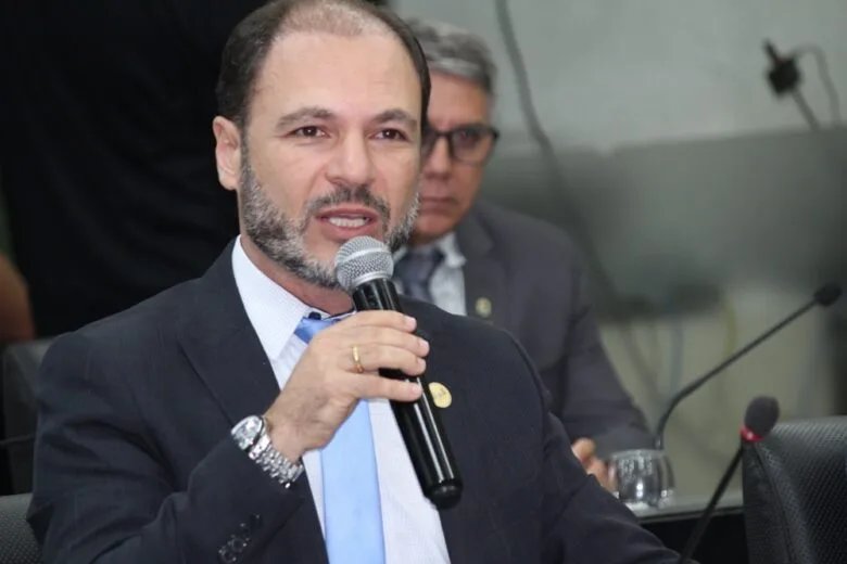 Bernardo Rosa critica a Vale e cobra plano real para o pós-mineração em Itabira Bernardo Rosa critica a Vale e cobra plano real para o pós-mineração em Itabira