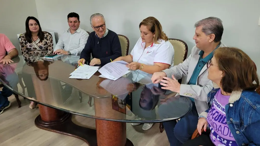 Prefeitura de João Monlevade e Sindicato assinam acordo coletivo com reajuste salarial de 6,27% para os servidores