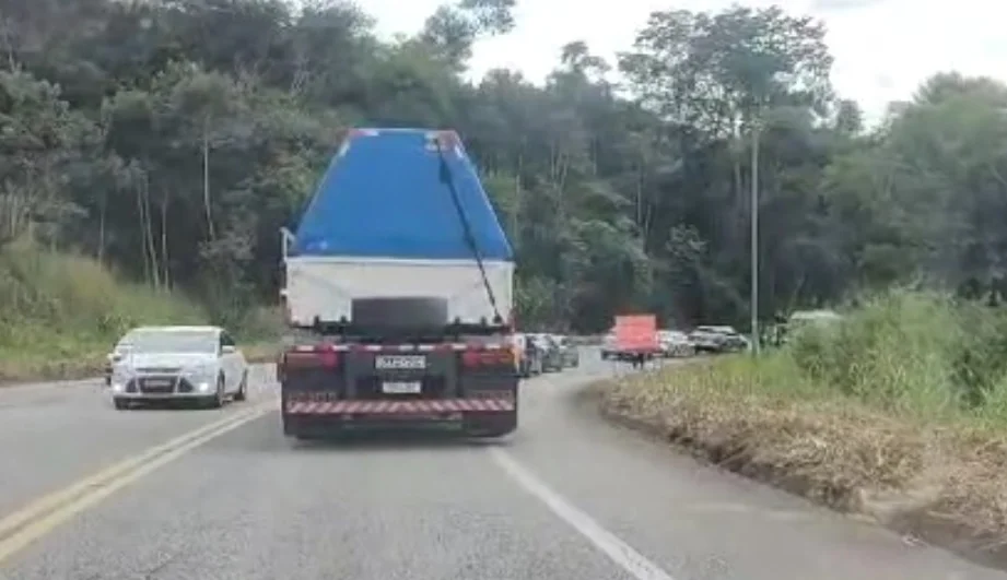 Obras na BR-381 seguem nesta sexta-feira em diversos trechos entre Caeté e Governador Valadares; confira o cronograma