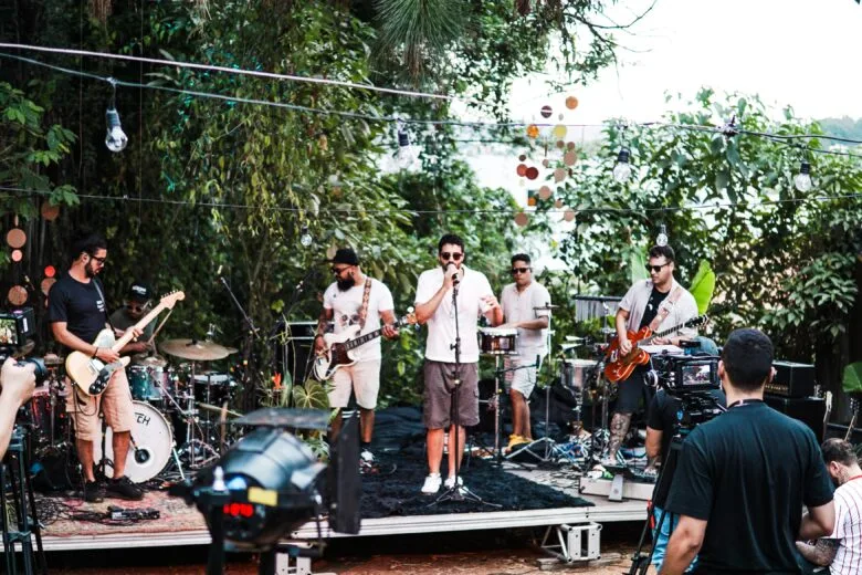 Tizé lança projeto audiovisual “Natural” com show ao vivo gravado ao ar livre em Itabira