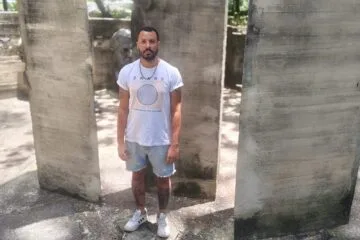 Artista itabirano João Jardel, lança álbum musical ‘Antipop’; confira