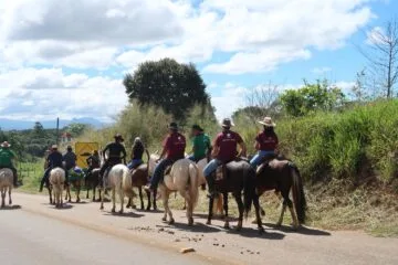 Cavaleiros encerram cavalgada em Ipoema com programação festiva e shows musicais