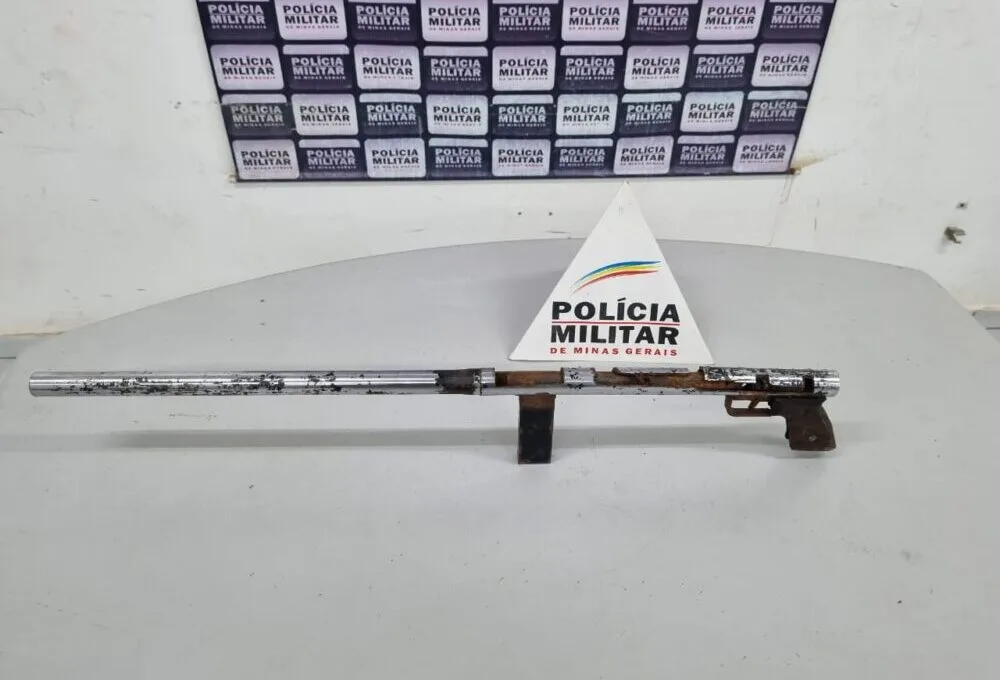 Homem é preso com arma artesanal após invadir residência no bairro Santa Marta, em Itabira