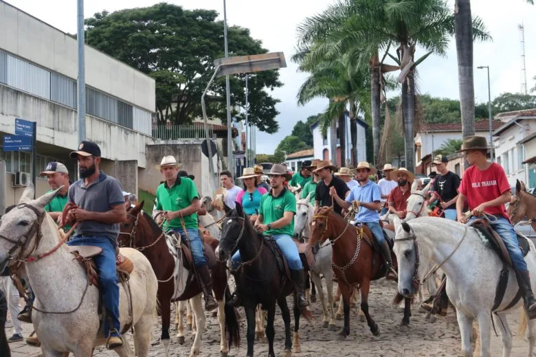 Festa do Tropeiro começa com Bênção aos Cavaleiros em Santa Bárbara Festa do Tropeiro começa com Bênção aos Cavaleiros em Santa Bárbara