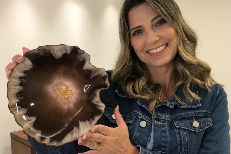 Joias e peças afetivas feitas com resina ganham espaço em Itabira Joias e peças afetivas feitas com resina ganham espaço em Itabira