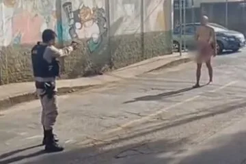 Homem mata o pai a facadas e sai nu pelas ruas em Belo Horizonte