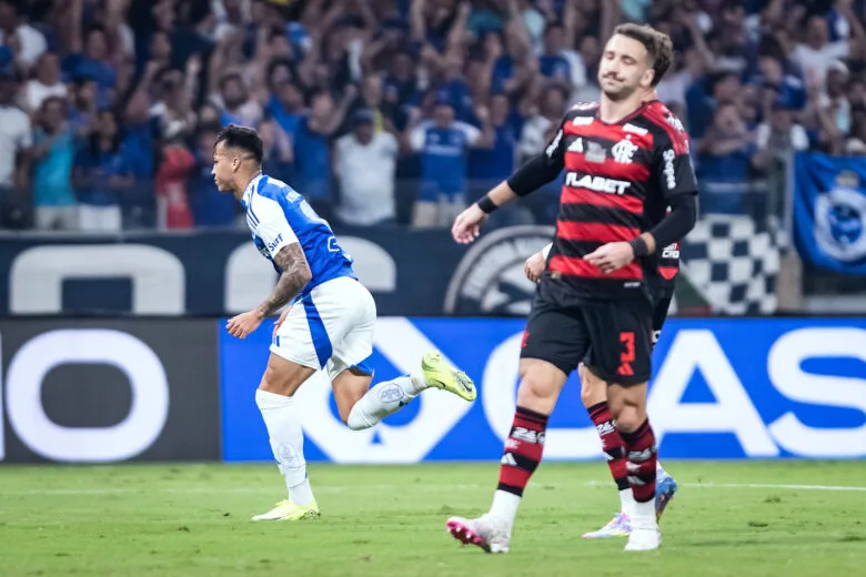 Cruzeiro vence Flamengo no Mineirão por 2 a 1