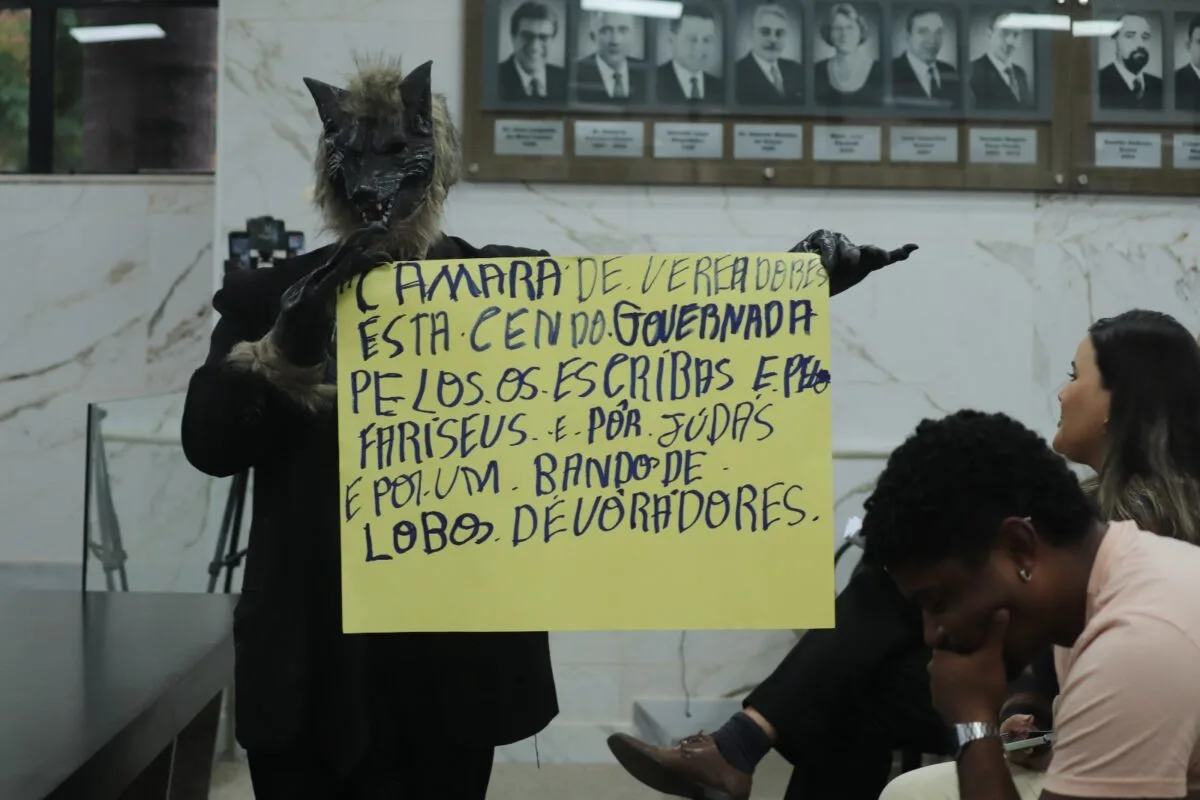 Mais uma vez: Frank Solico descumpre decisão judicial e invade plenário da Câmara de Itabira