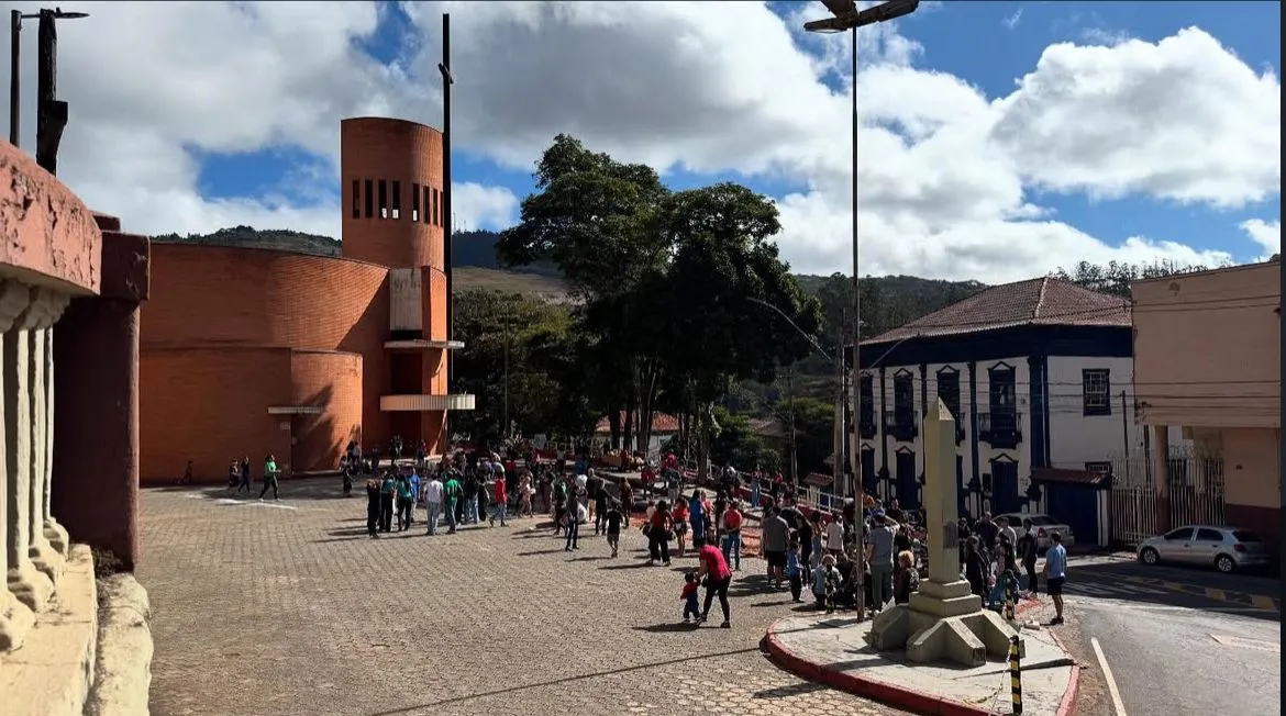 Imagem: Catedral do Rosário, em Itabira, apresenta novo brasão