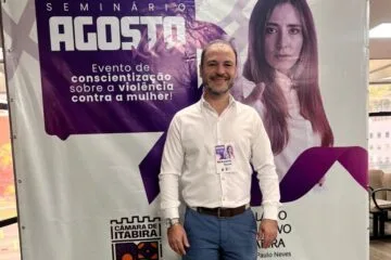 “Temos que parar de naturalizar a violência”, afirma o vereador Bernardo Rosa no seminário “Agosto Lilás”