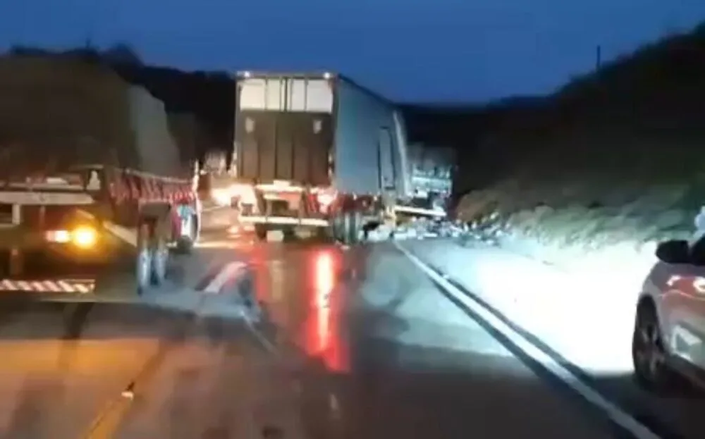 Atualização: PRF confirma duas mortes em engavetamento na BR-381, em Bom Jesus do Amparo