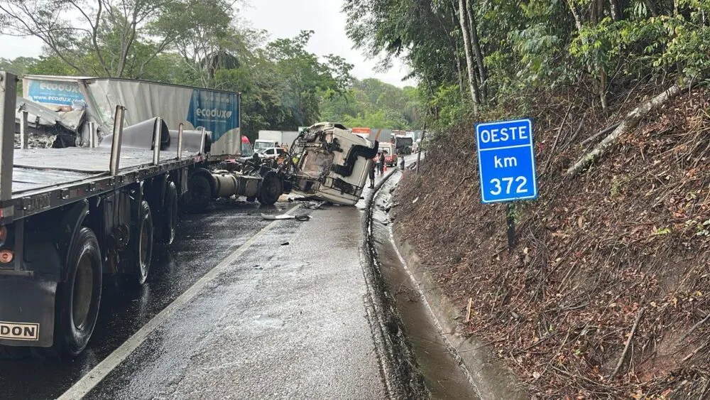 Acidente grave interdita à BR-381 entre São Gonçalo do Rio Abaixo e João Monlevade; duas pessoas ficaram feridas