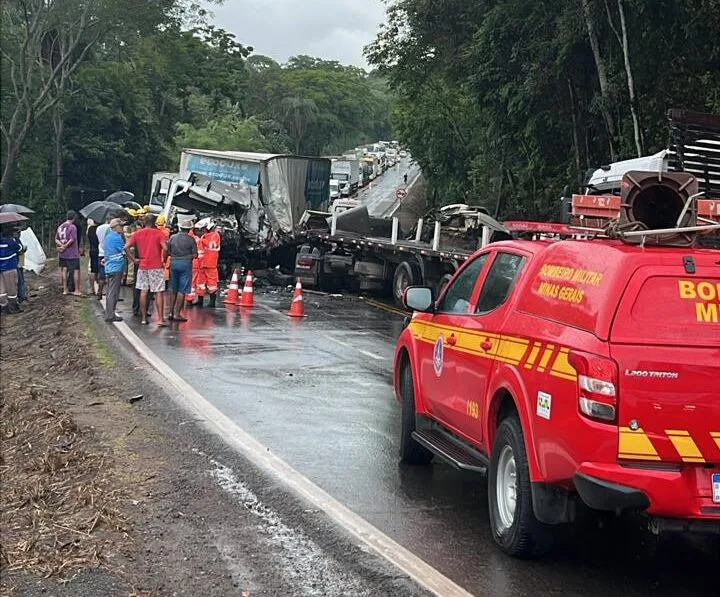 Acidente grave interdita à BR-381 entre São Gonçalo do Rio Abaixo e João Monlevade; duas pessoas ficaram feridas