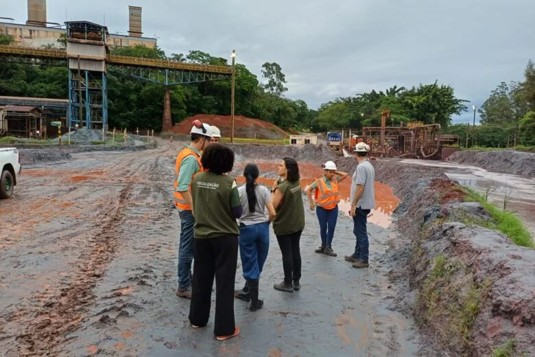 Vale é multada em R$445 mil por descarte irregular de efluentes na rede pluvial de Itabira