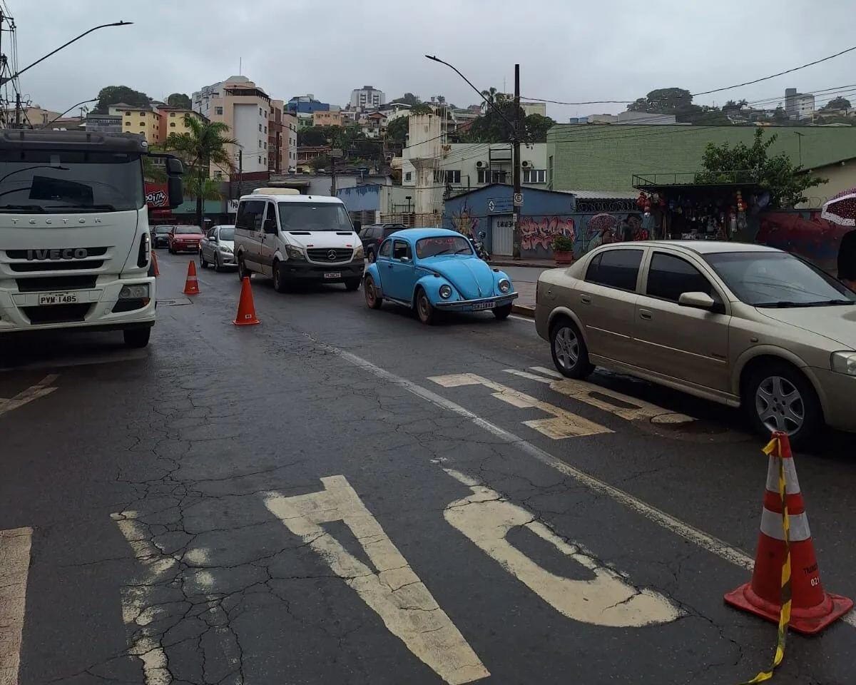 Itabira: manutenção na rede de esgoto interdita trecho da avenida João Pinheiro com a praça Acrísio nesta quinta-feira