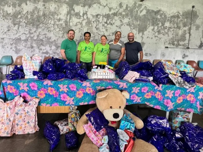 Instituto Actus e Paróquia São João Batista celebram Natal Solidário com crianças do Santa Marta