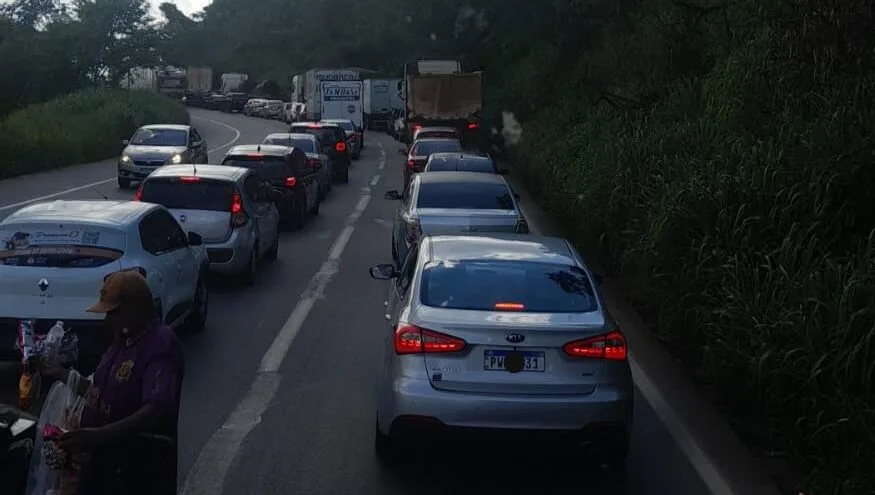 BR-381, em Ravena, e MGs 120, 129 e 434, em Itabira, apresentam congestionamento na tarde desta sexta-feira