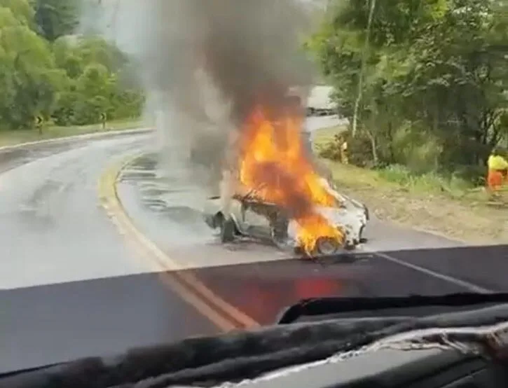 Duas pessoas morrem carbonizadas em grave acidente na BR-381, em João Monlevade