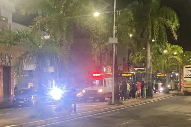 Mulher de 37 anos é atropelada por motocicleta na avenida João Pinheiro, em Itabira