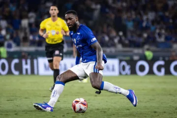 Cruzeiro encara o Flamengo em busca da primeira vitória no Brasileirão; jogo será transmitido pela Rádio Caraça