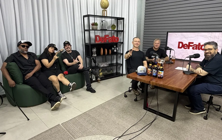 DeFato Online e Rádio Caraça FM estreiam podcast com Tianastácia e episódio já está disponível no YouTube