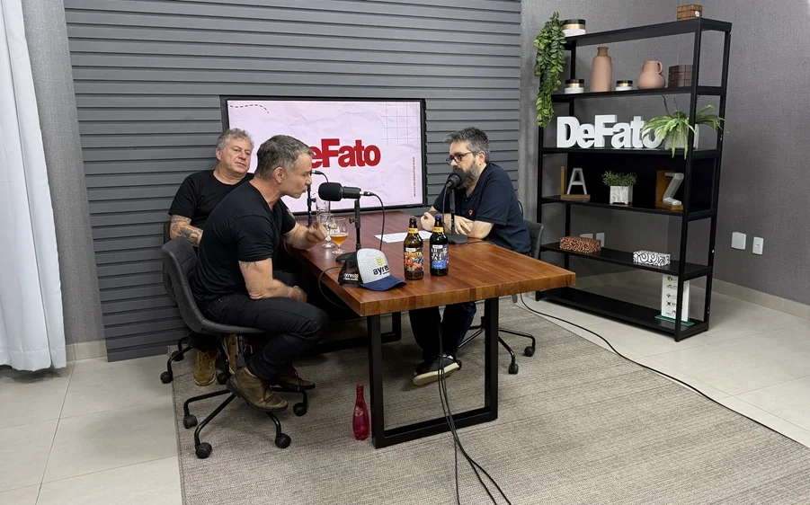 DeFato Online e Rádio Caraça FM estreiam podcast com Tianastácia e episódio já está disponível no YouTube