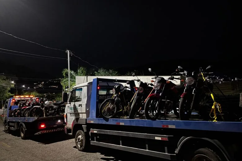 Operação da PM apreende nove motocicletas irregulares no bairro Satélite, em João Monlevade