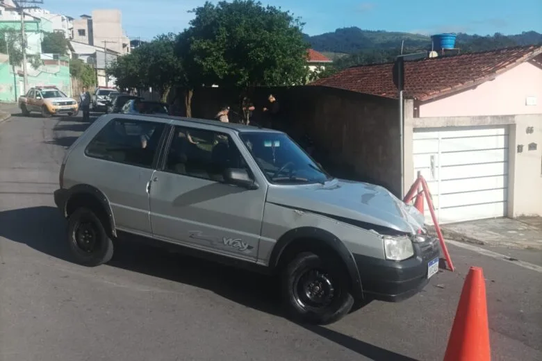 Itabira: batida entre carro e moto deixa mulher em estado grave no bairro São Pedro