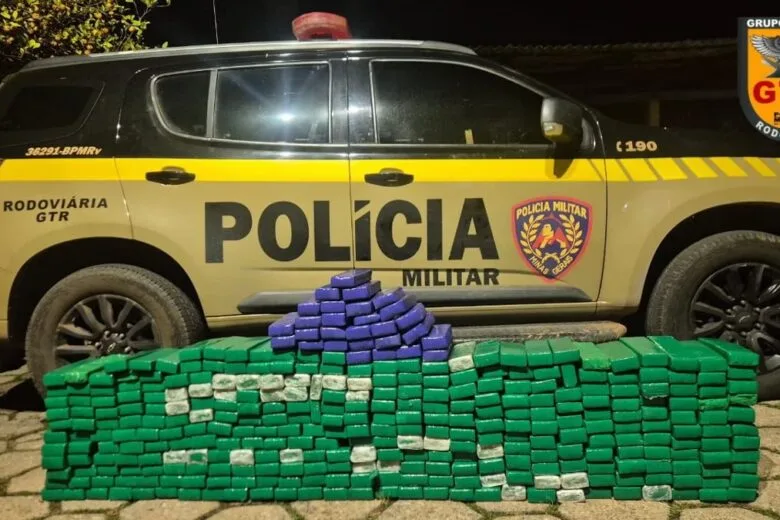 PM apreende mais de 300 barras de maconha que seriam levadas a Belo Horizonte; prejuízo ao crime é estimado em R$ 700 mil