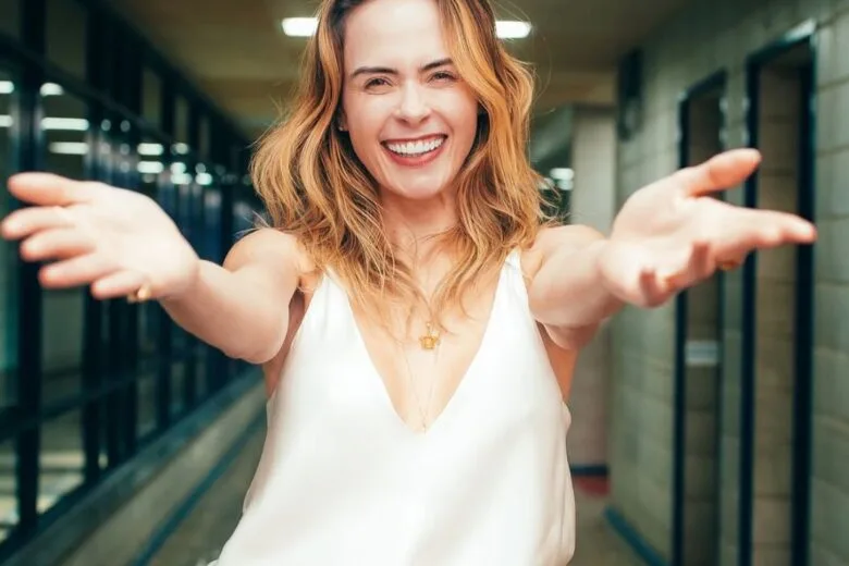 Com discurso emocionante, Tadeu Schmidt anuncia Ana Paula Renault como campeã do BBB 26