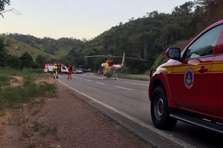 Capotamento na MGC-120 deixa três feridos em Santa Maria de Itabira; vítima grave é resgatada por helicóptero