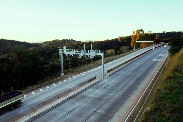 Governo suspende 3,4 milhões de multas em pedágio free flow, modelo adotado na BR-381