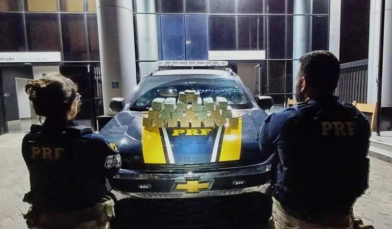 PRF apreende cerca de R$ 750 mil em espécie na BR-381