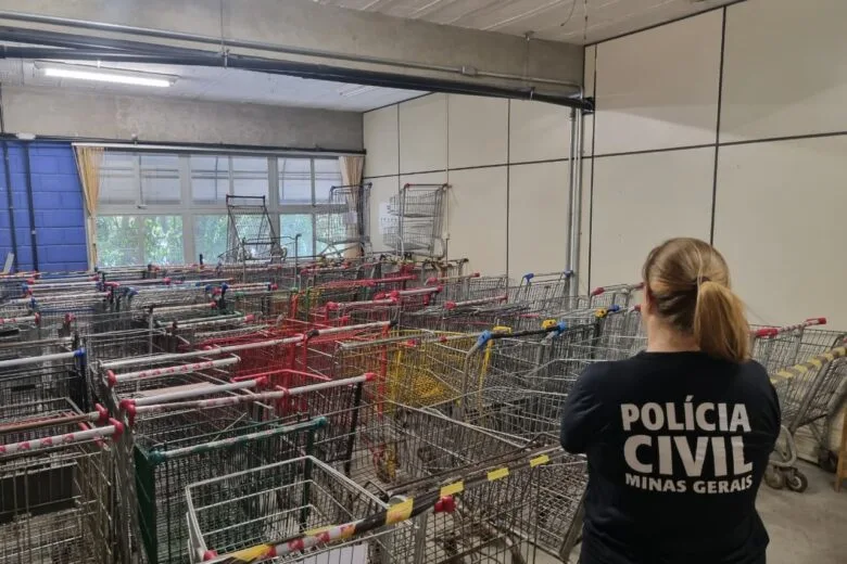 120 carrinhos de supermercado furtados são recolhidos em BH 120 carrinhos de supermercado furtados são recolhidos em BH