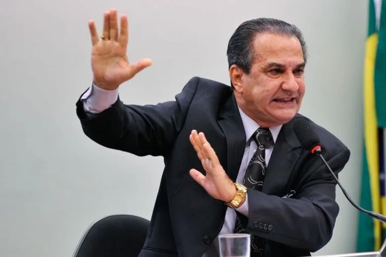 Malafaia se diz perseguido por Moraes em culto ao lado de Flávio Bolsonaro