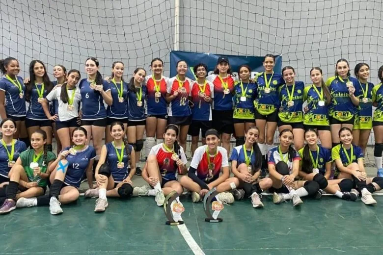 Mais de 100 atletas participam do Torneio Viva Vôlei em João Monlevade