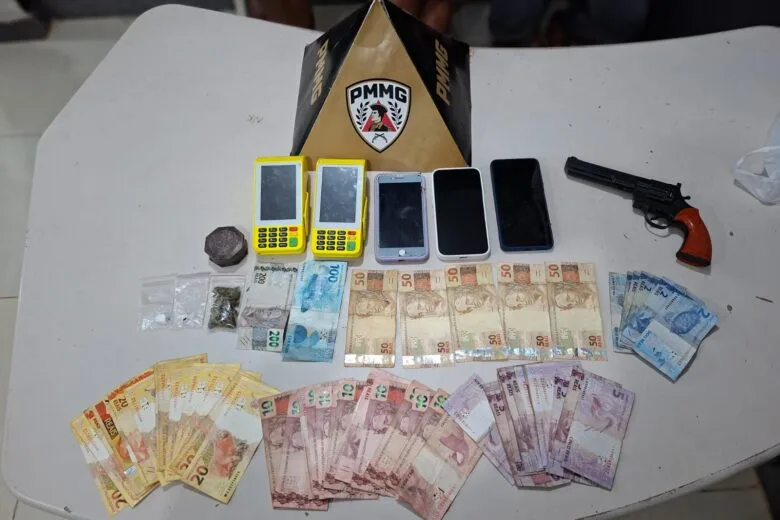 Polícia Militar prende duas pessoas e apreende três adolescentes em operação contra tráfico de drogas em Itabira