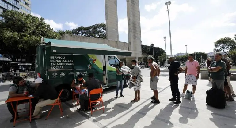 Frio aumenta riscos para pessoas em situação de rua em Belo Horizonte