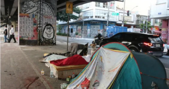 Lei em BH prevê retirada de obstáculos de calçadas e vias públicas