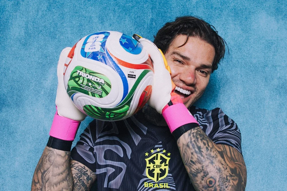 Alisson e Ederson entram para lista de goleiros brasileiros convocados para três Copas do Mundo